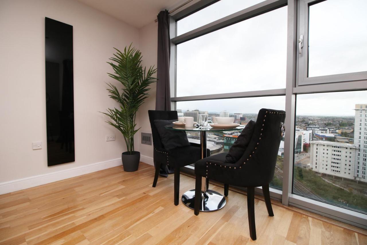 The View - Long Stay Offer - Modern Central Apartment And Parking By Cto Serviced Apartments คาร์ดิฟฟ์ ภายนอก รูปภาพ