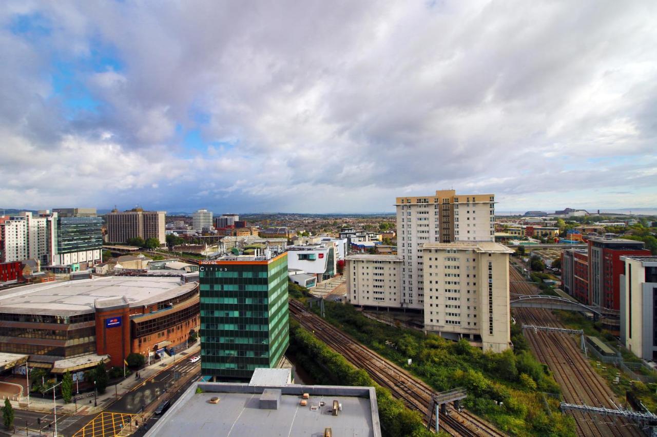 The View - Long Stay Offer - Modern Central Apartment And Parking By Cto Serviced Apartments คาร์ดิฟฟ์ ภายนอก รูปภาพ