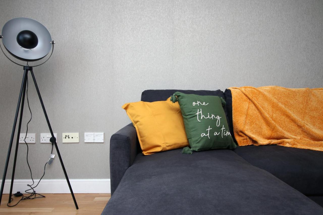 The View - Long Stay Offer - Modern Central Apartment And Parking By Cto Serviced Apartments คาร์ดิฟฟ์ ภายนอก รูปภาพ
