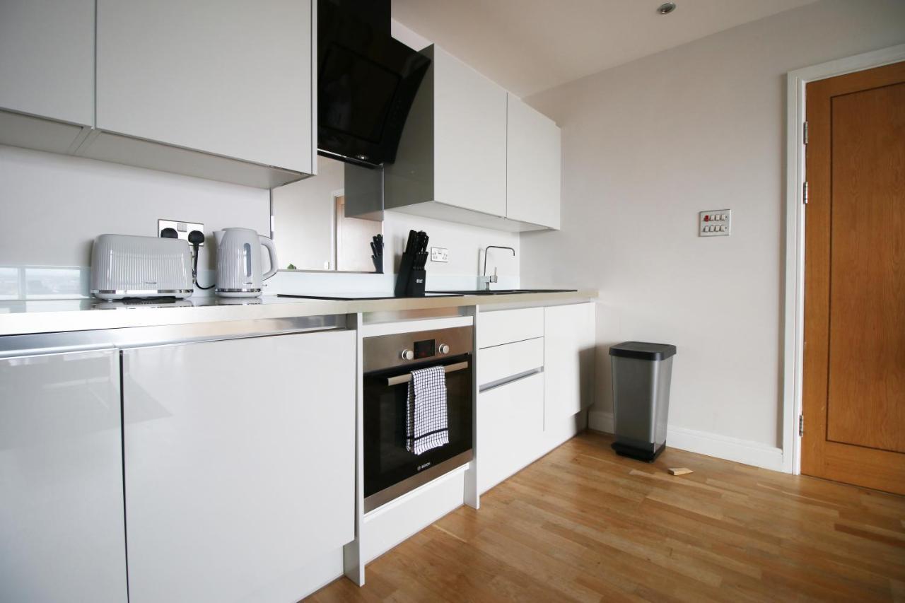 The View - Long Stay Offer - Modern Central Apartment And Parking By Cto Serviced Apartments คาร์ดิฟฟ์ ภายนอก รูปภาพ