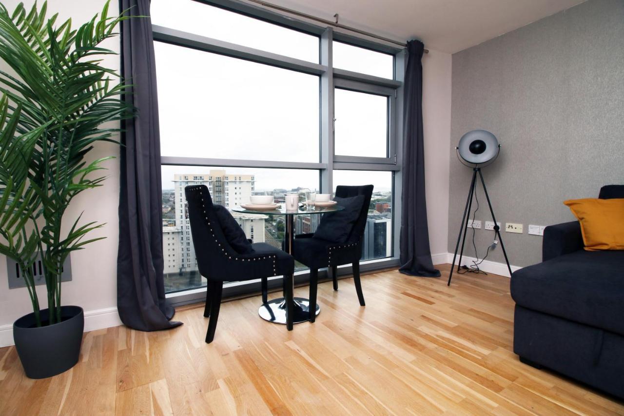 The View - Long Stay Offer - Modern Central Apartment And Parking By Cto Serviced Apartments คาร์ดิฟฟ์ ภายนอก รูปภาพ