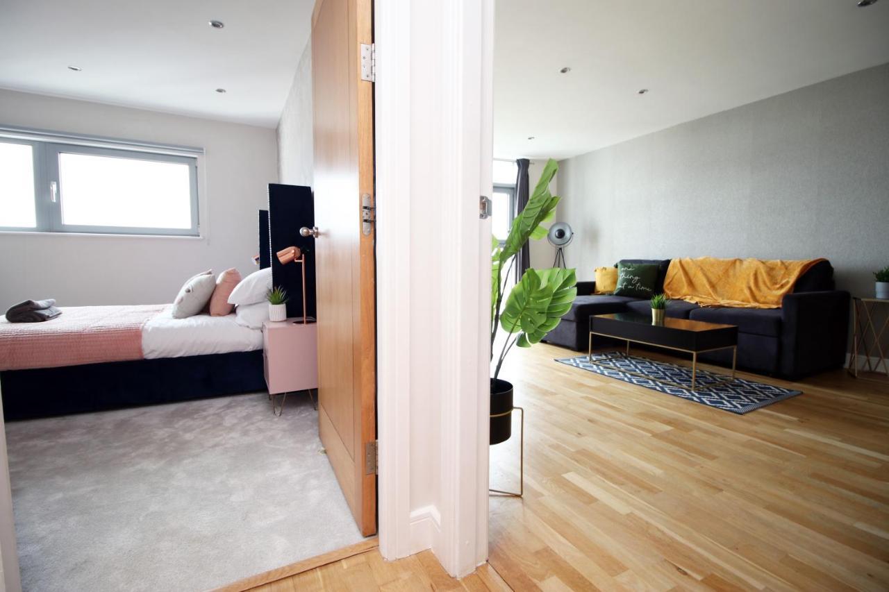 The View - Long Stay Offer - Modern Central Apartment And Parking By Cto Serviced Apartments คาร์ดิฟฟ์ ภายนอก รูปภาพ