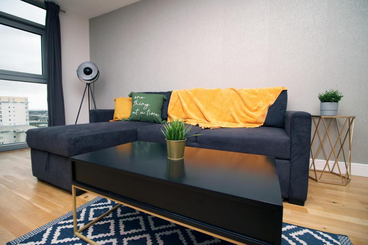 The View - Long Stay Offer - Modern Central Apartment And Parking By Cto Serviced Apartments คาร์ดิฟฟ์ ภายนอก รูปภาพ