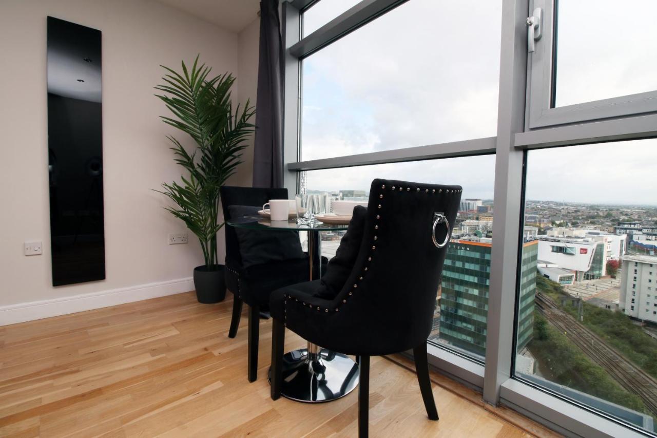 The View - Long Stay Offer - Modern Central Apartment And Parking By Cto Serviced Apartments คาร์ดิฟฟ์ ภายนอก รูปภาพ