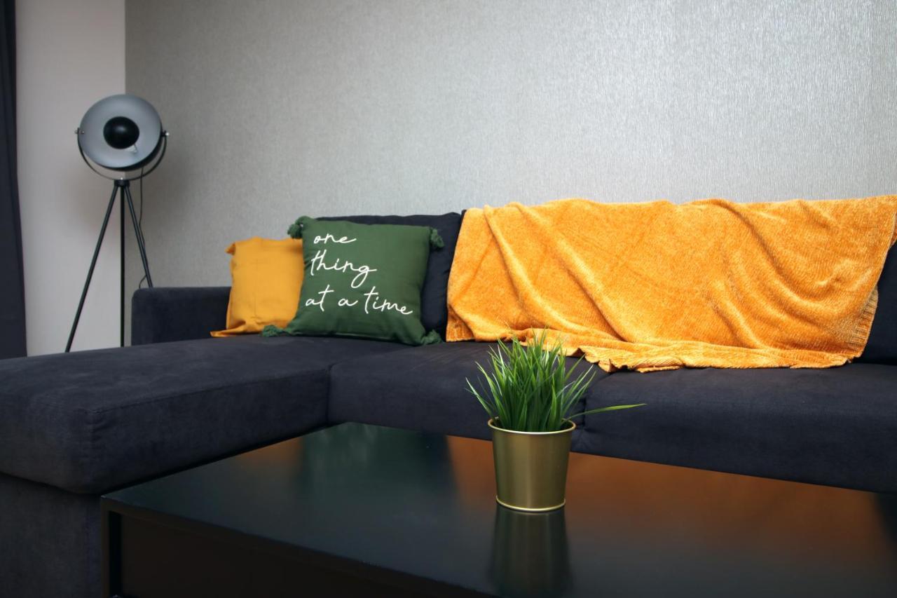 The View - Long Stay Offer - Modern Central Apartment And Parking By Cto Serviced Apartments คาร์ดิฟฟ์ ภายนอก รูปภาพ